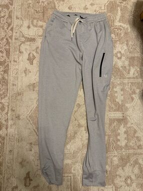 Vuori Sunday joggers